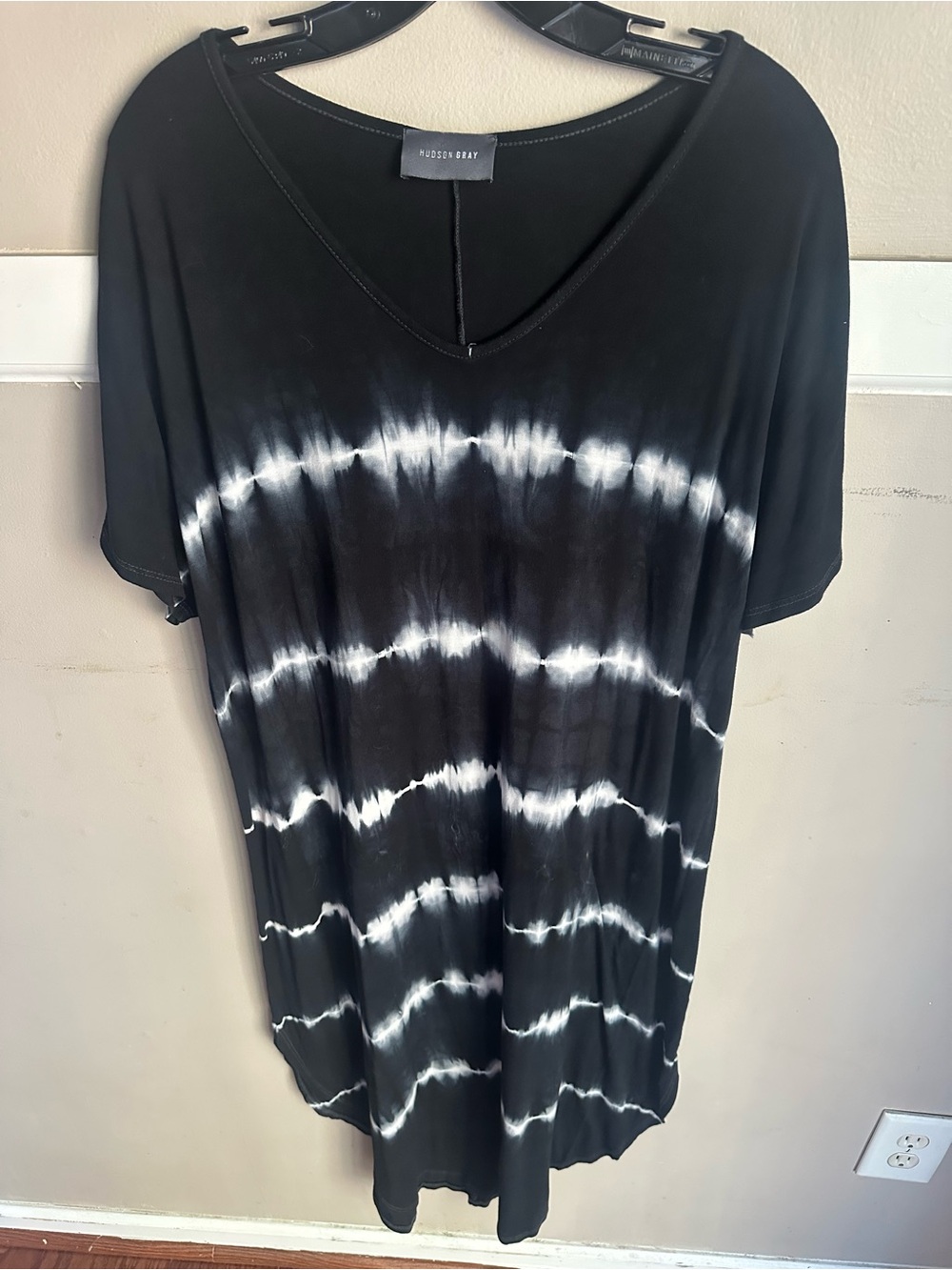 Hudson Gray Women's Black & White Tie-Dye V-Neck Top Size M